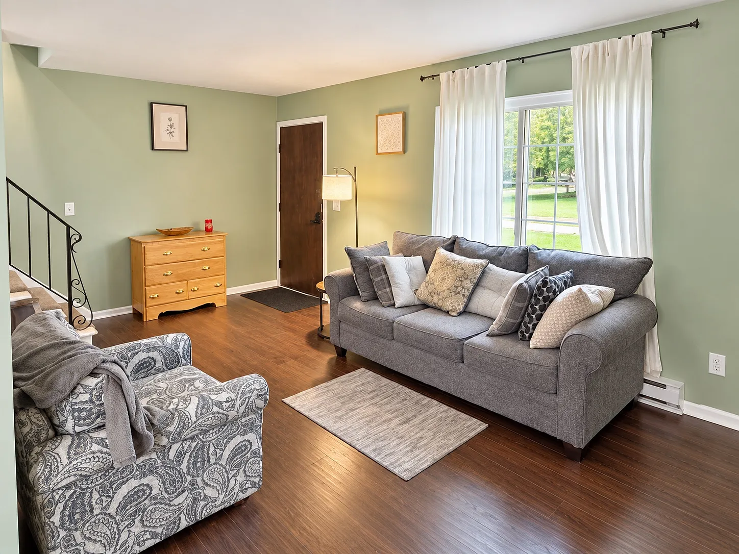2 bed, 1.5 bath, 1150 sqft, $1,450 — Photo 1