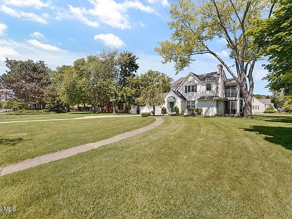 3rd image of 2627 River Rd