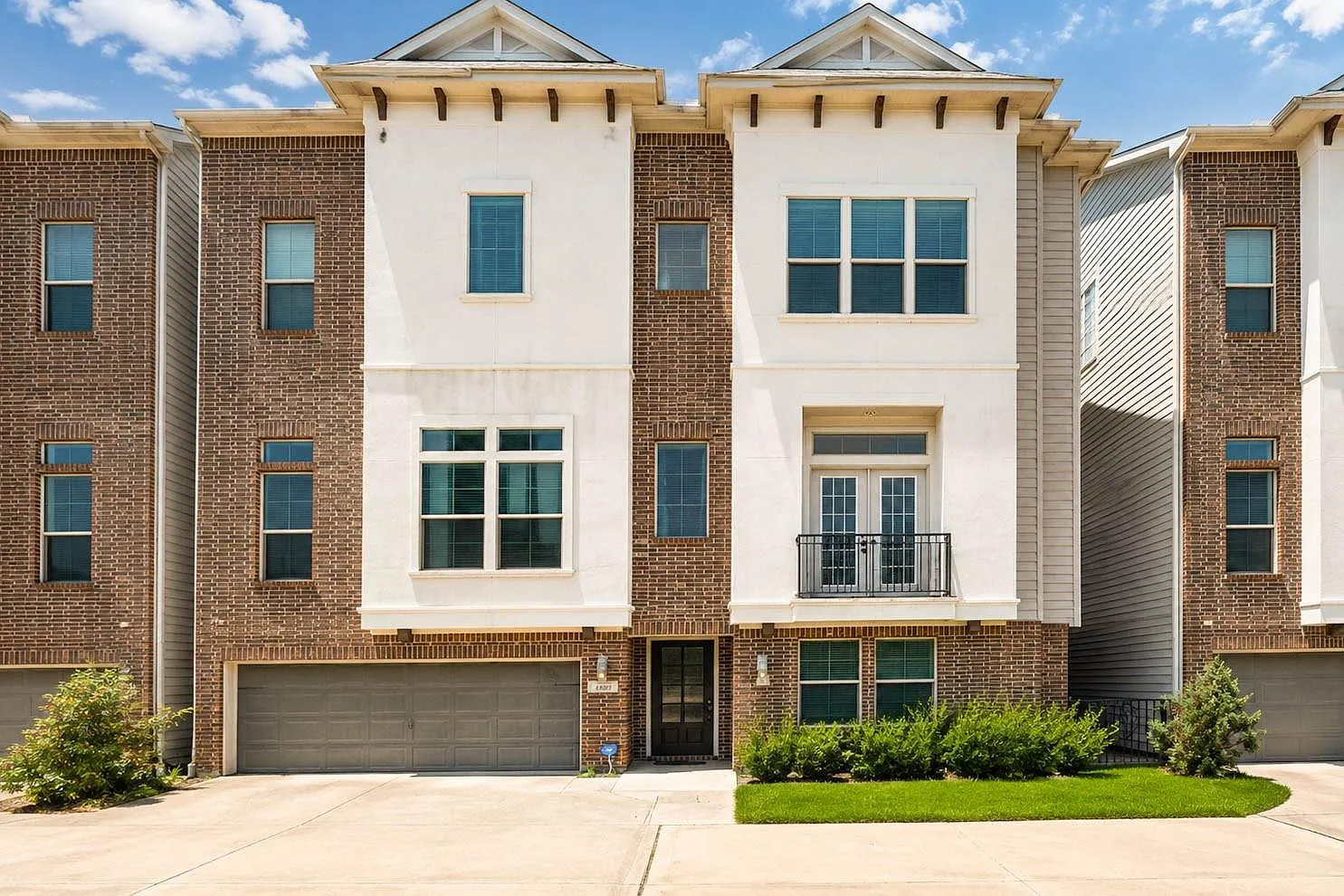 3 bed, 3.5 bath, 2081 sqft, $2,500 — Photo 1