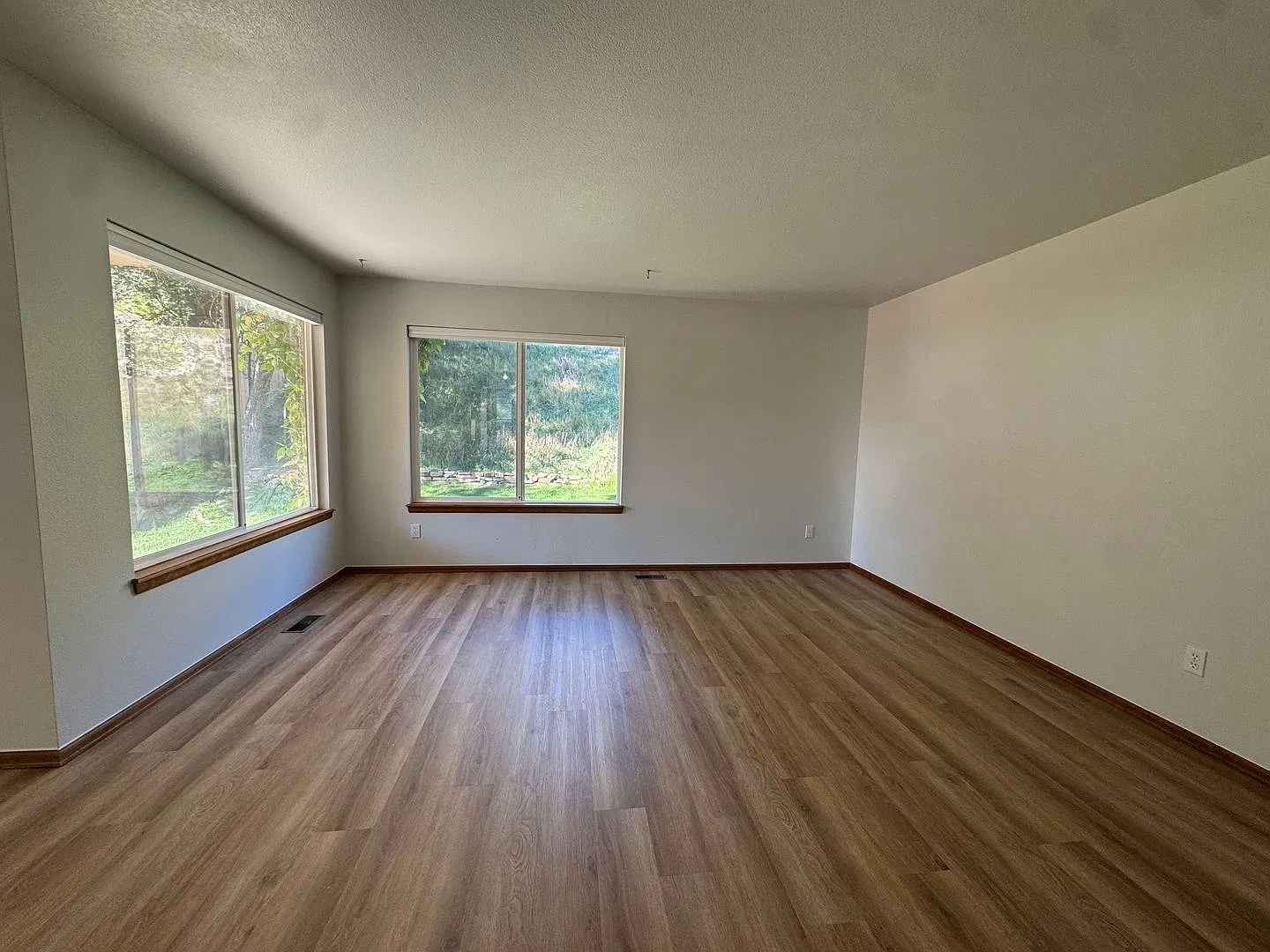 Beautifully Updated 2-Bedroom Townhome in Old Colorado City! — Photo 3