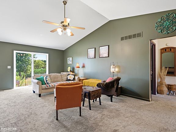 5th image of 7101 Glen Oak Dr