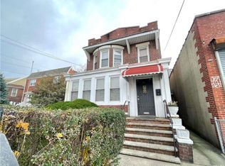 6152 Grand Ave, Maspeth, NY 11378