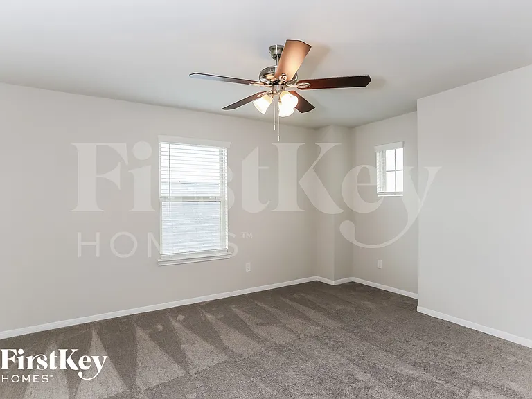 7215 Victorville Dr — Photo 13
