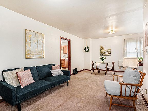 4th image of 318 S Cottage Ave