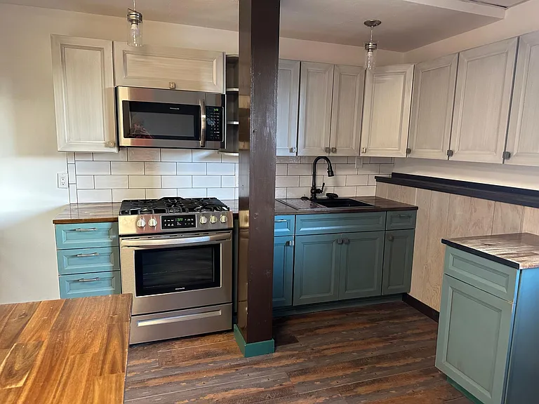 1325 Mesa Dr — Photo 2