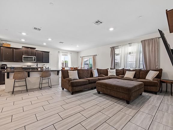 5th image of 3541 E Laura Avenue