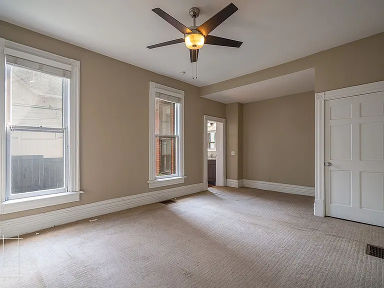 216 W. Hubbard Ave — Photo 6