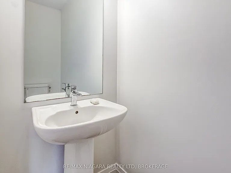 461 Blackburn Dr — Photo 15