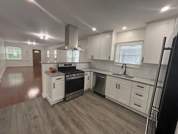 3rd image of 7724 Snowden Ave