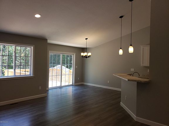 4th image of 6698 Minard Dr