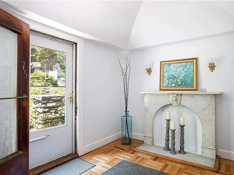 75 Green End Ave #1 — Photo 4