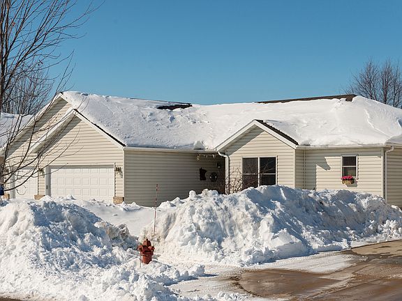 3rd image of 1390 Clover Ln SE