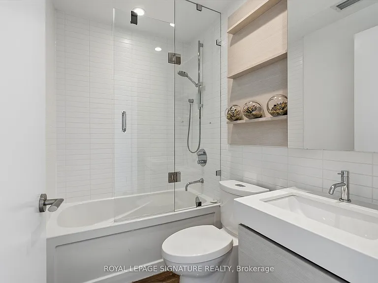 1205 Queen St W #Penthouse 704 — Photo 24
