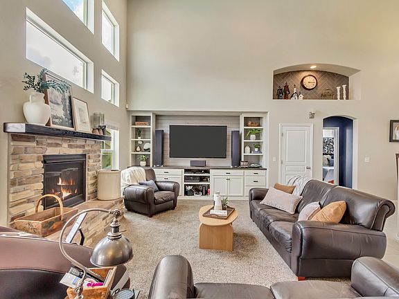 4th image of 3232 N Redtail Way