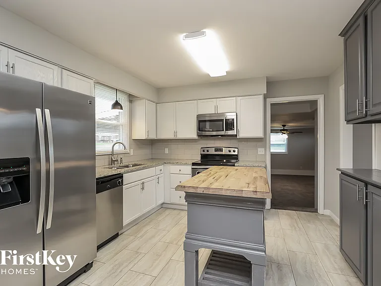 159 Wessington Pl — Photo 6