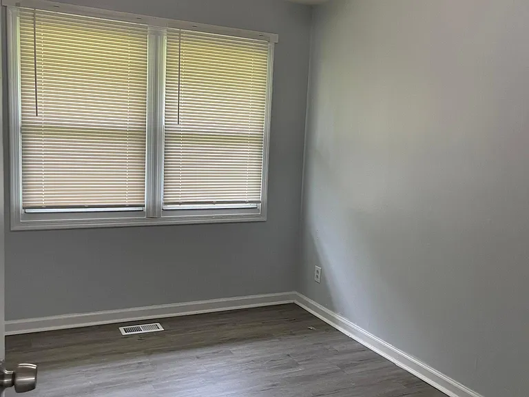 246 N Dennis Dr — Photo 9