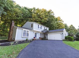 5193 Forest Edge Dr, Syracuse, NY 13215