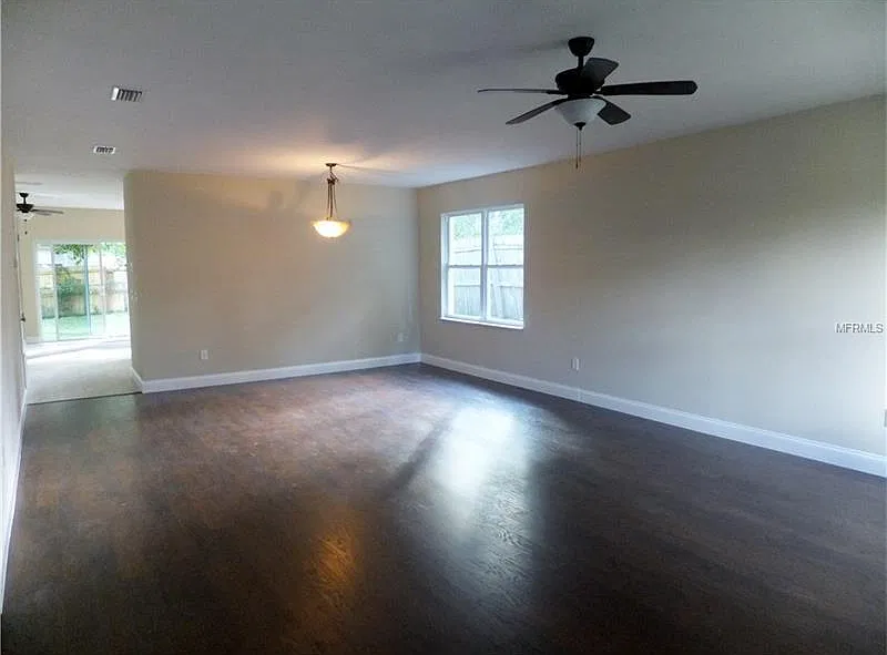 Large 3 bedroom 2 bath 2 Car Garage — Photo 2