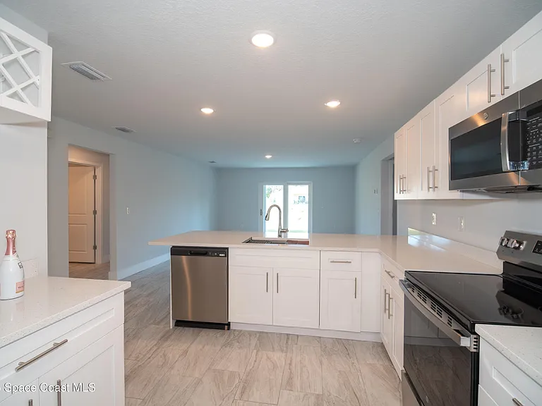 1241 Platt Ave SW — Photo 6