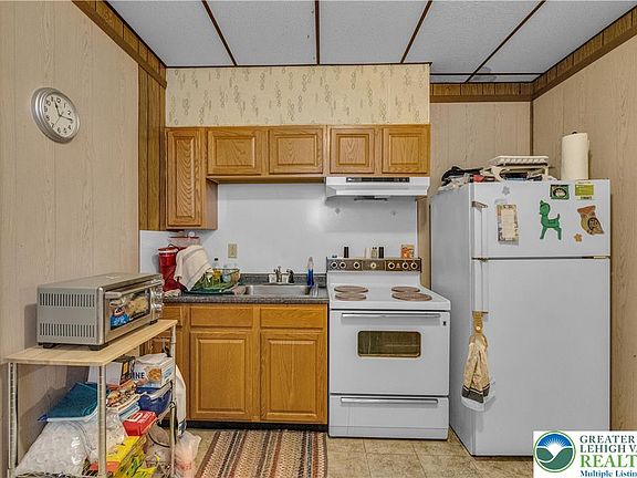 3rd image of 35 E Ridge St