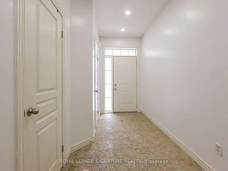 96 Highgate Dr #UPPER LEVEL A — Photo 4