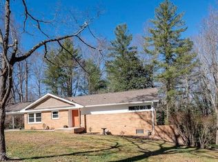 924 W Outer Dr, Oak Ridge, TN 37830