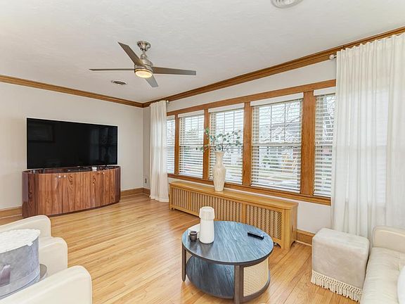 5th image of 4840 N Melvina Ave