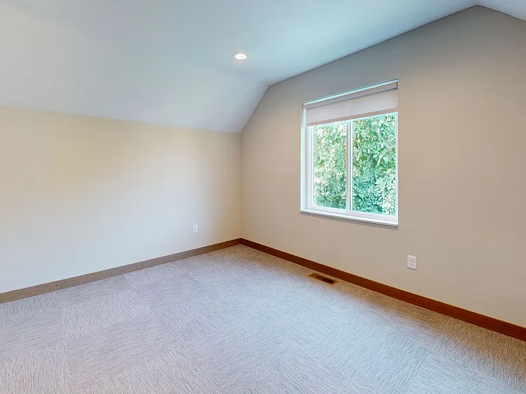 882 20th Ave SE — Photo 6