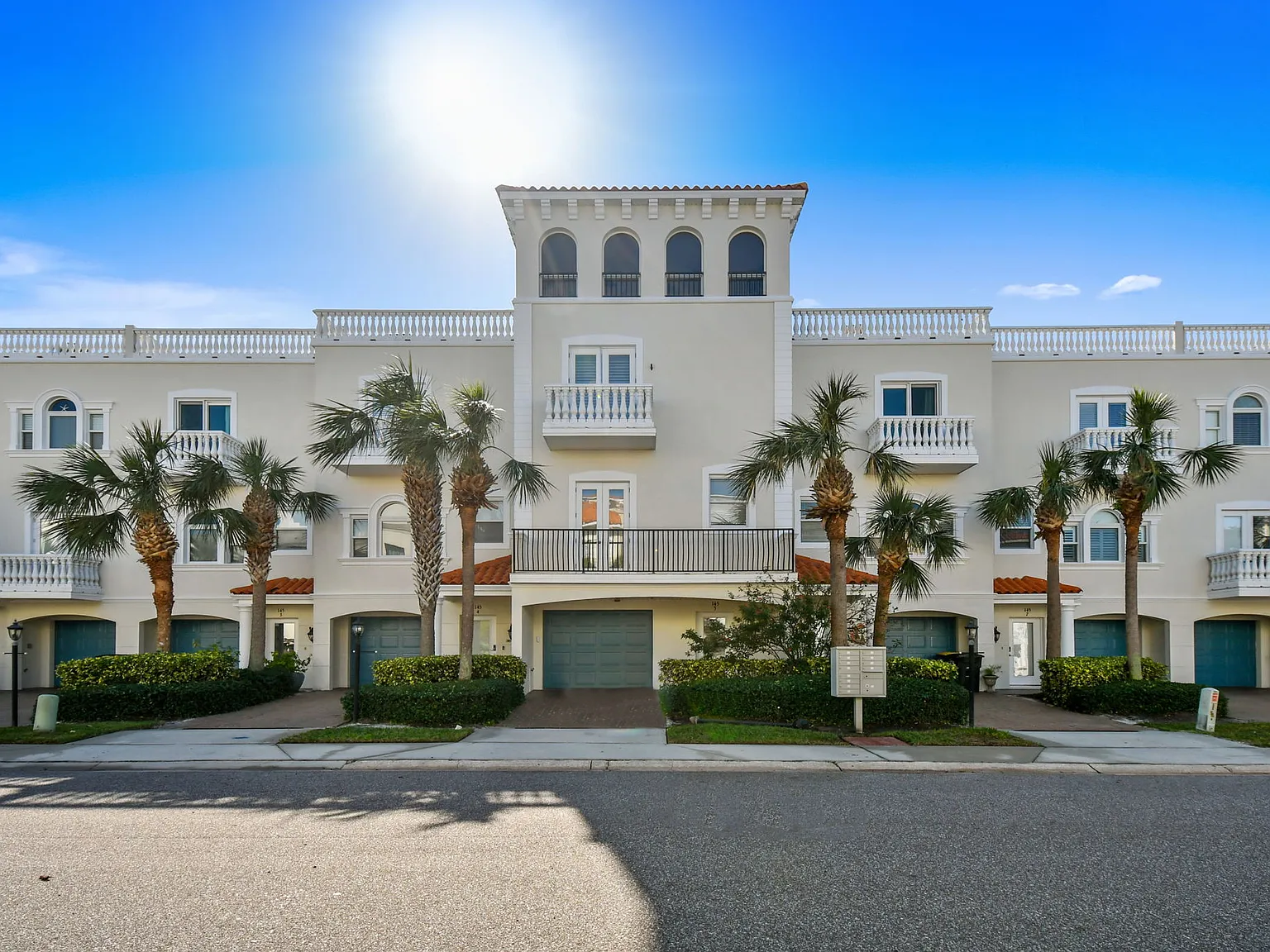 3 bed, 2954 sqft, $14,500 — Photo 3