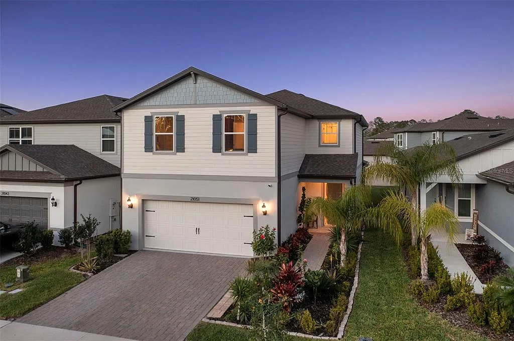 5 bed, 3.0 bath, 2615 sqft, $2,999 — Photo 1