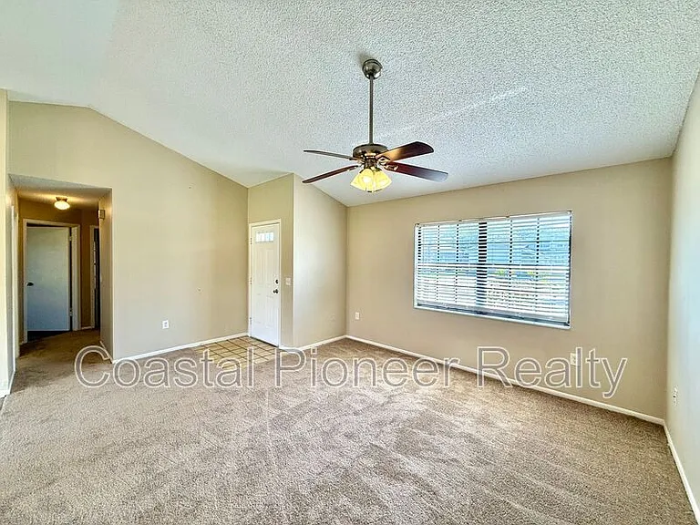1301 Greenlea Dr — Photo 3