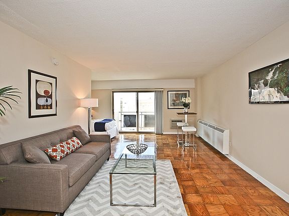 Spacious Ellicot studio apartment