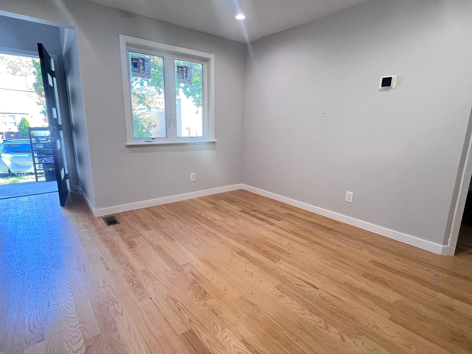 376 Ross Ave — Photo 2