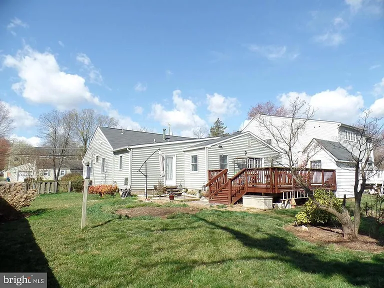 1821 Pimmit Dr — Photo 2