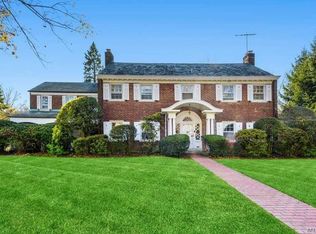 80 Oxford Rd, Rockville Centre, NY 11570