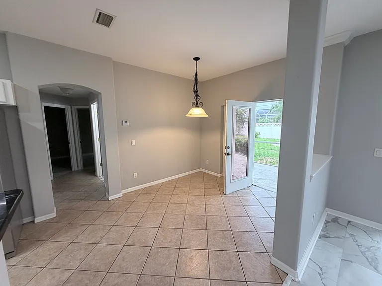3806 SW 15th Pl — Photo 5