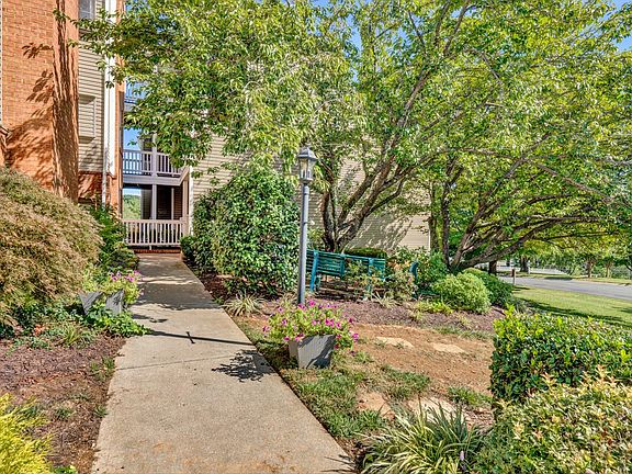 3rd image of 2975 Winterberry Dr