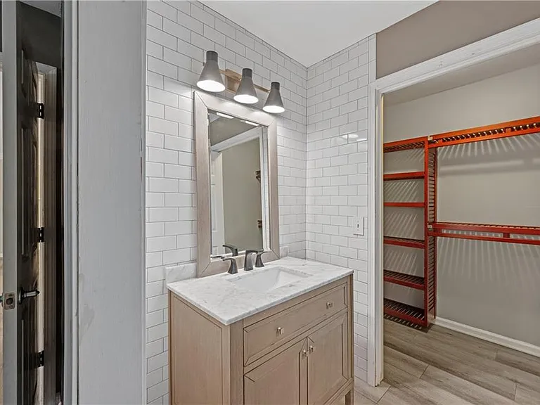 601 Abingdon Way — Photo 24