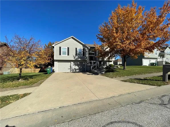 12004 E 214th Ter, Peculiar, MO 64078