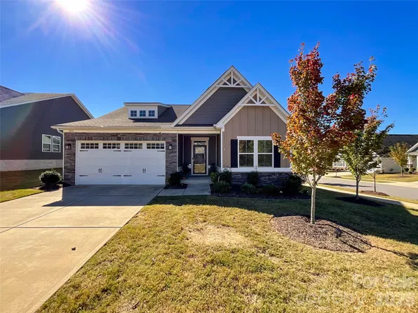 5091 Summer Surprise Ln, Charlotte, NC 28215