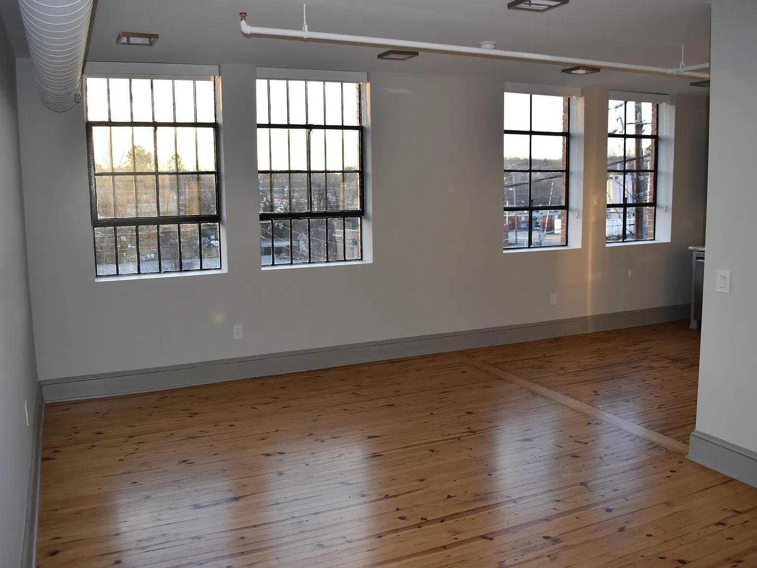 2 bed, 1.0 bath, $1,200 — Photo 2