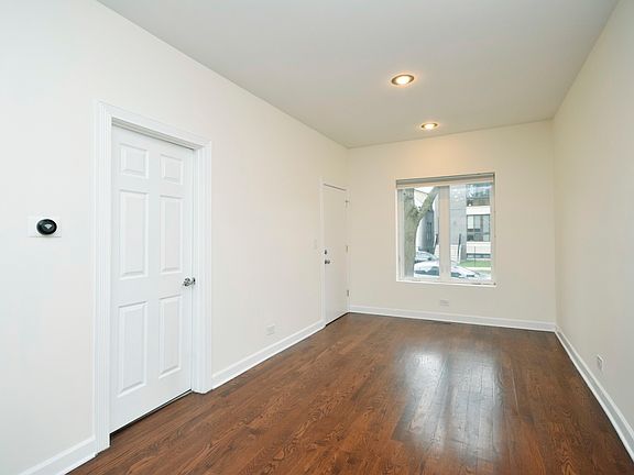 4th image of 2702 N Artesian Ave #1