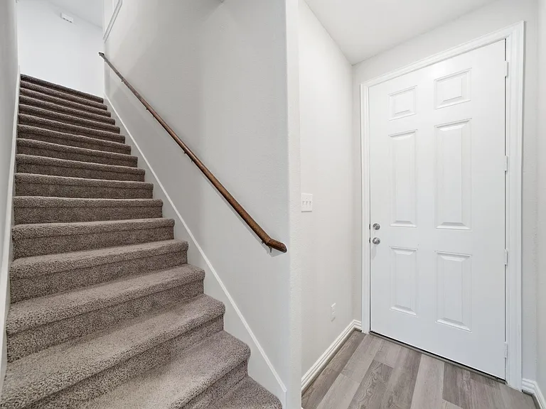 7116 Elgin St — Photo 12