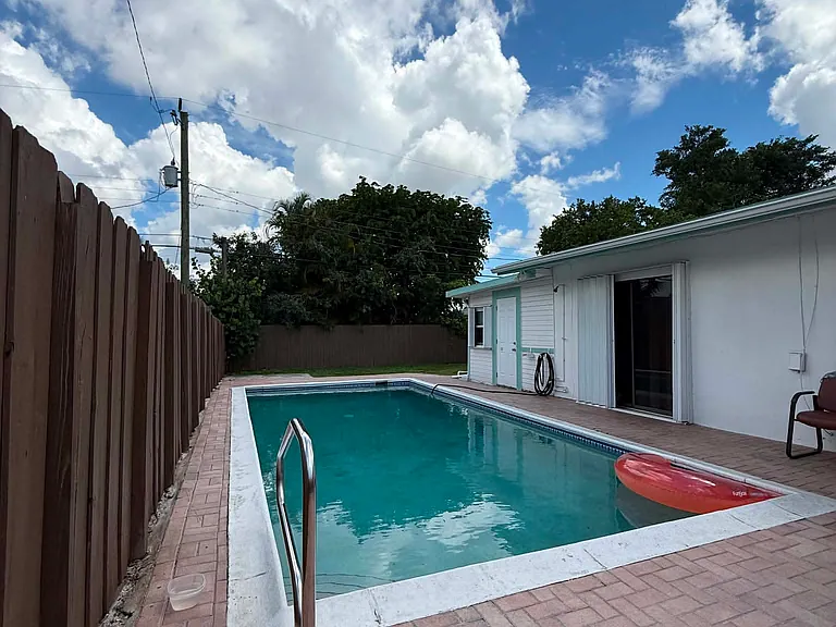 5631 SW 38th Ct — Photo 2