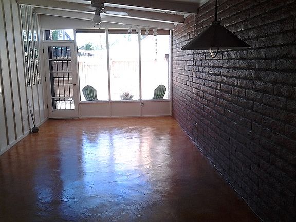 3rd image of 3036 N 32nd St Unit 317