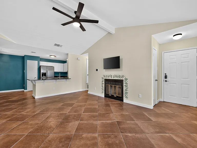 801 Kavanagh Dr — Photo 5