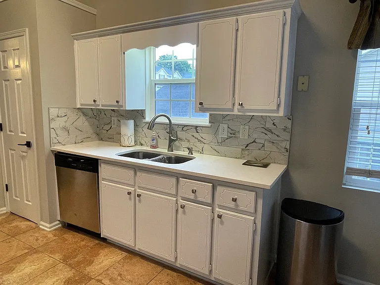 Ashland Manor Dr — Photo 9