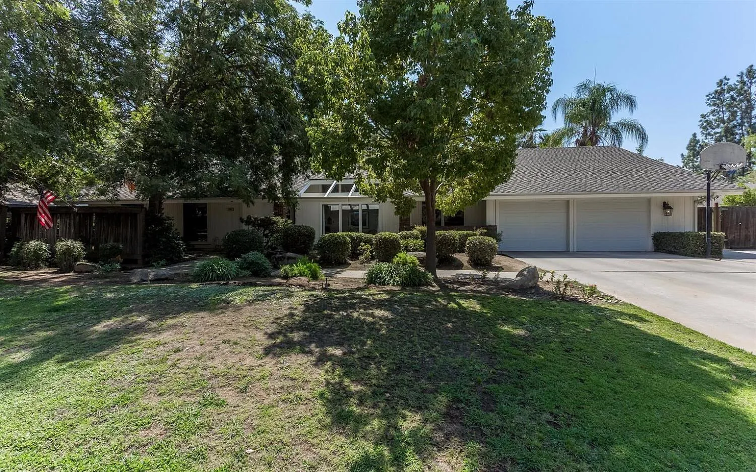 3065 W Paul Ave photo 1