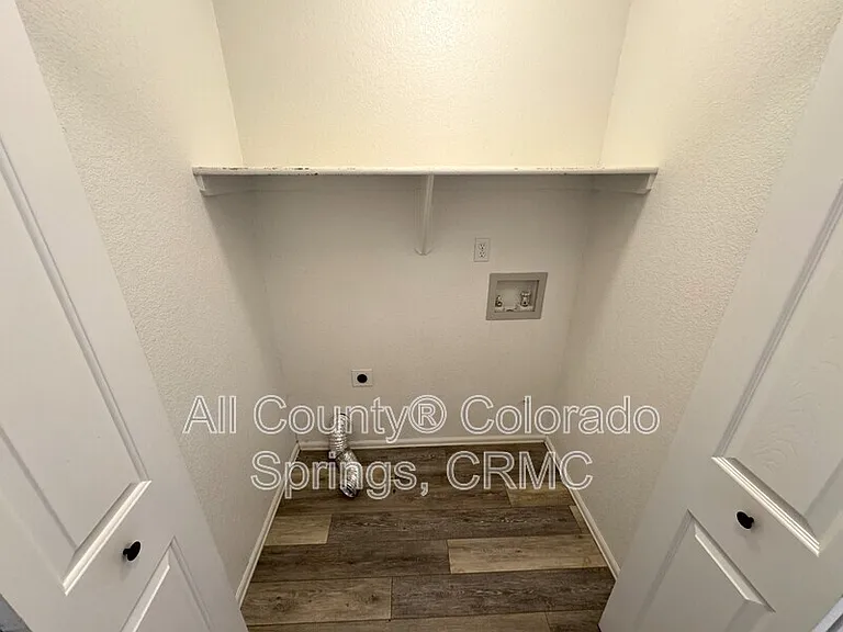 5859 Instone Cir — Photo 10