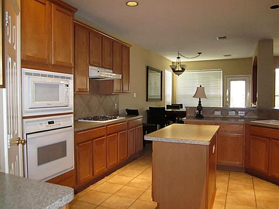 3rd image of 1423 McKenzie Ct